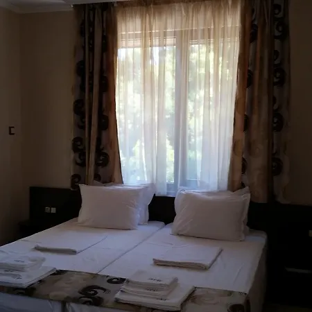 Otel Taai *