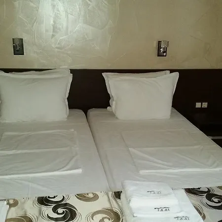Taai Hotel *